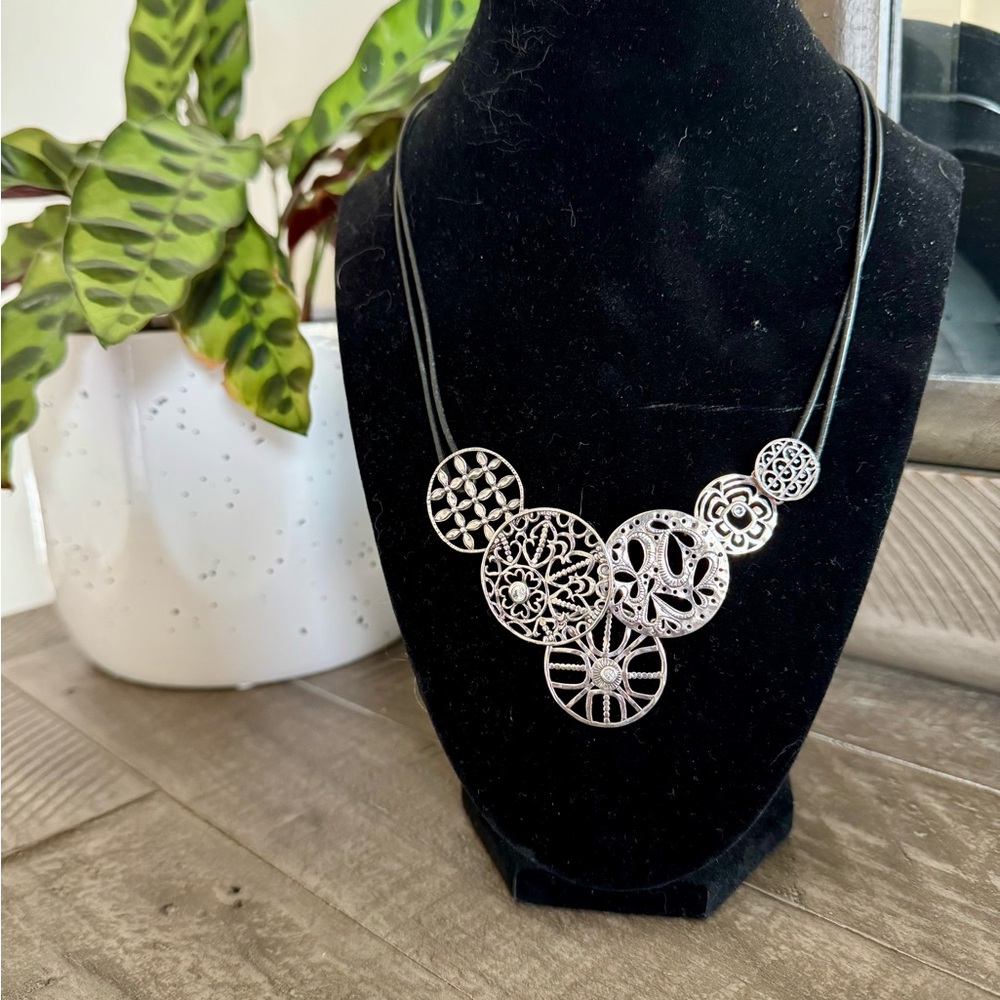 Elegant Silver Necklace with Intricate Design